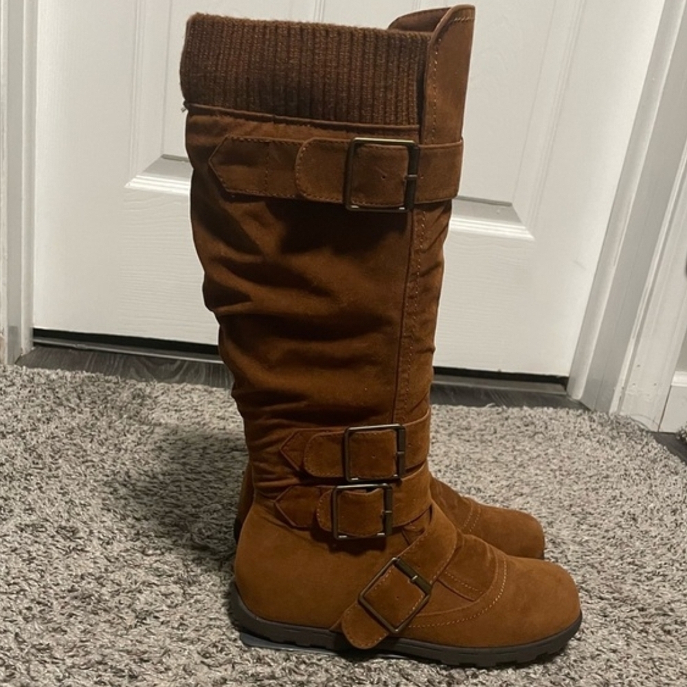Stylish Tan Over the Knee Boots with Buckle Detail - Picture 4 of 7